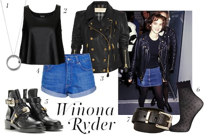 El lado más 'grunge' de la inimitable Winona Ryder: 1. Colgante de Aristocrazy (49 euros). 2. Top de cuero negro de Topshop (40 euros). 3. Biker de Burberry (c.p.v). 4. Short vaquero de Topshop (36 euros). 5. Botas de Balenciaga (c.p.v). 6. calcetines de lunares de Topshop (5 euros). 7. Cinturón negro de Topshop (25 euros).