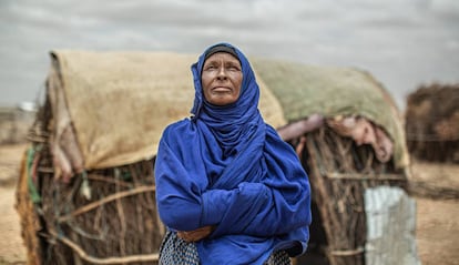 Amina Ibrahim, de 50 años y madre de 12 niños abandonó, su hogar en un pueblo de Etiopía en 2017, cuando por culpa de la sequía murió todo su ganado.