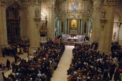 Misa oficiada hoy en la iglesia de Santa María del Coro por el obispo de San Sebastián, Juan María Uriarte.