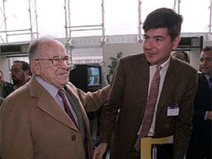 Santiago Carrillo y el ex ministro Manuel Pimentel.