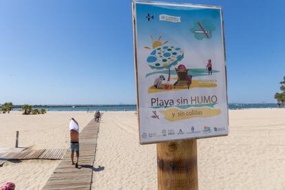 La playa de La Puntilla, en el Puerto de Santa Mara, Cdiz,  es una de las primeras en prohibir fumar.