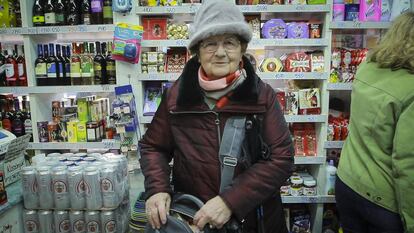 La señora Irén en el mercado de Budapest al que acude todos los días.