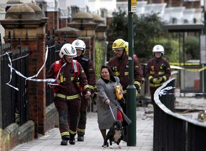 Seis personas resultaron heridas el 7 de diciembre por el paso de un tornado en el noroeste de Londres, donde parte de una vivienda qued destruida.