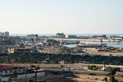 Vistas el pasado jueves sobre el puerto de Beirut, epicentro de la explosión del pasado 4 de agosto.