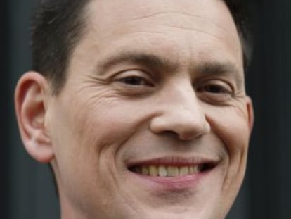 El político laborista y antiguo ministro de Exteriores David Miliband tras anunciar su renuncia.