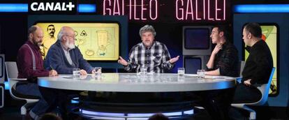 Javier Coronas, en el centro, junto a Cansado, Cuerda, Casado y Colubi, en la emisión de Ilustres ignorantes.