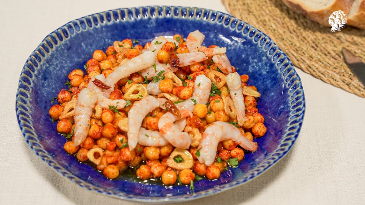 Garbanzos con gambas al ajillo, la receta de un matrimonio bien avenido