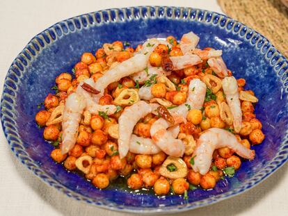 Garbanzos con gambas al ajillo, la receta de un matrimonio bien avenido