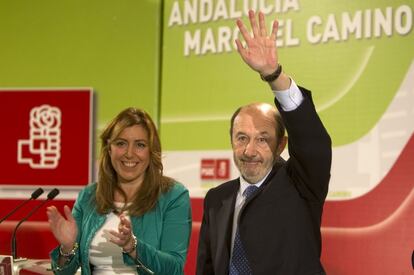 Alfredo Pérez Rubalcaba con Susana Díaz durante un acto del PSOE en Sevilla.