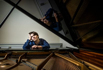 El pianista Guillermo Hernández, en la escuela de música Katarina Gurska, en Madrid.