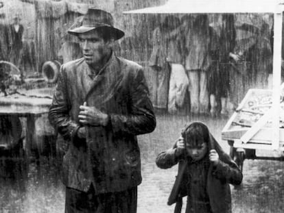 ‘Ladrón de bicicletas’: Vittorio De Sica firma un emblema del neorrealismo italiano