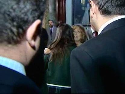 La delegada del Gobierno en Madrid recibe a los compañeros y amigos de Alvaro Ussía