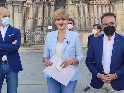 Francisco Díaz, María Cantos y Miguel Castro, los tres concejales de Ciudadanos en el Ayuntamiento de Jaén que han abandonado el Gobierno local.