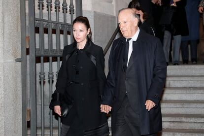 Carlos Falcó y Esther Doña, en el funeral de Pilar de Borbón, en Madrid, el pasado febrero.