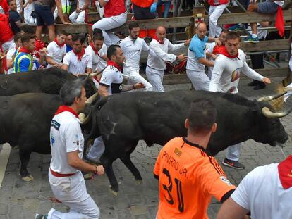 Encierro por las calles de Pamplona.