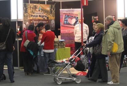 El público se agolpó ante los puestos de <i>Algusto</i> para probar y adquirir alimentos de alta calidad.