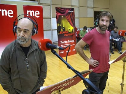 &Aacute;lex Angulo  y Antonio de la Torre ensayan la versi&oacute;n radiof&oacute;nica de &#039;Blade Runner&#039;.