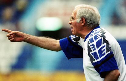 Luis Aragonés, como técnico del Oviedo en la temporada 1999-2000.