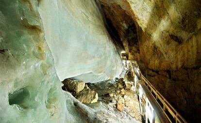 Cueva de hielo de Dobsinska, en el parque nacional de Slovenský Raj (Eslovaquia).