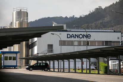 Exterior de la antigua fábrica de Danone en Salas, Asturias.