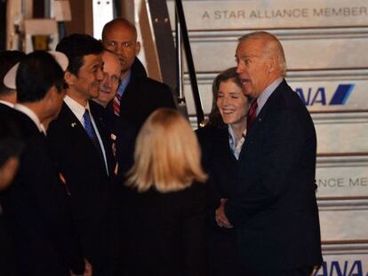 Biden, recibido en Tokio por autoridades japonesas y Caroline Kennedy, la embajadora de EEUU en aquel pa&iacute;s.