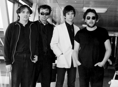 The Stranglers en 1980. De izquierda a derecha: Dave Greenfield, Hugh Cornwell, Jean-Jacques Burnel y Jet Black.