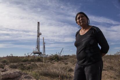 Mabel integrante de la familia Campo perteneciente a la etnia Mapuche que reclama sus tierras en el yacimiento de petroleo y gas no convencional.