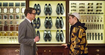 Colin Firth y Taron Egerton en la película 'Kingsman. El servicio secreto' (2014).