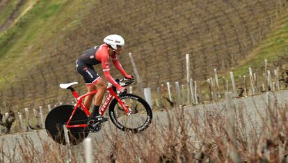 Contador, durante la cronoescalada en el Monte Brouilly.