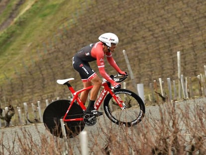 Contador, durante la cronoescalada en el Monte Brouilly.