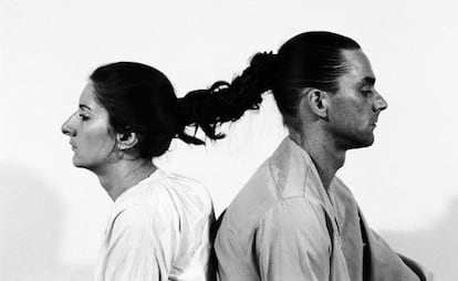 Marina Abramovic y su expareja, el artista alemán Ulay, protagonistas de Relation in Time, una performance estrenada en 1977.