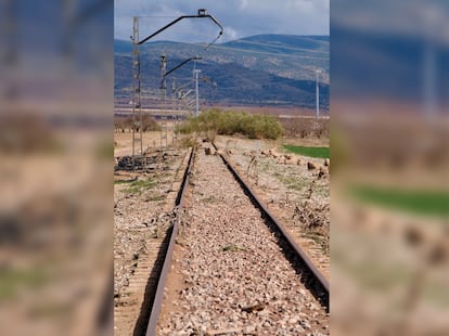 Una infraestructura ferroviaria abandonada en el sur de España.