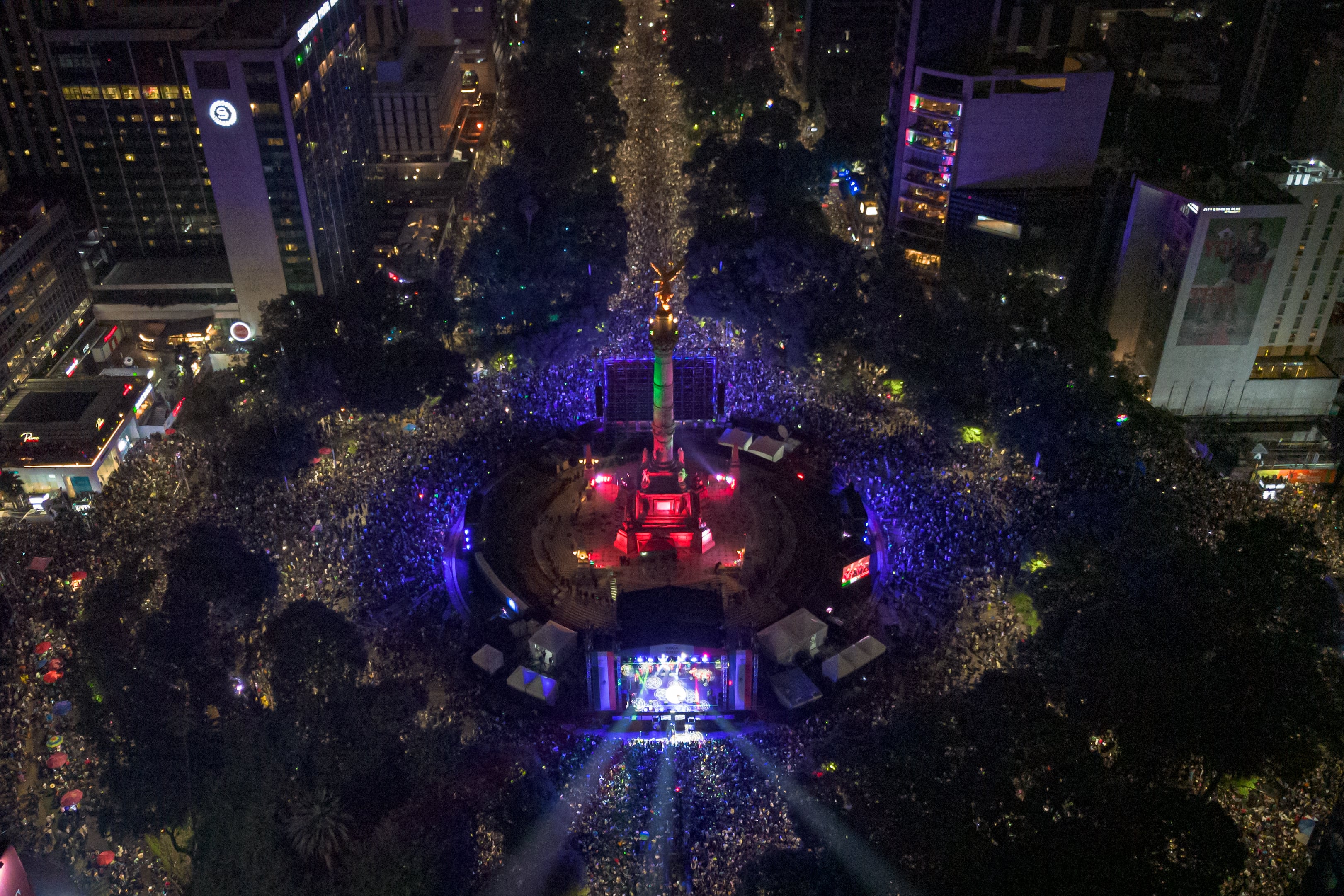 Festejos en Ángel de la Independencia, este martes.