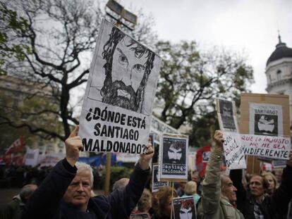 Los carteles con el rostro del joven Maldonado se multiplicaron en la plaza de Mayo.