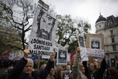 Los carteles con el rostro del joven Maldonado se multiplicaron en la plaza de Mayo.