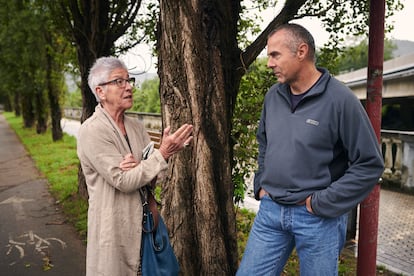 Maixabel Lasa y Luis Carrasco, durante la entrevista en Lasarte. 