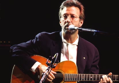 Eric Clapton durante un concierto en el Royal Albert Hall de Londres en 1998.