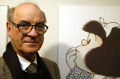 El humorista argentino Joaquín Salvador Lavado "Quino" inaugura una muestra sobre su personaje más universal, "Mafalda", que procedente de París sólo podrá contemplarse en España en la capital charra con motivo del cuarenta aniversario de su creación. Marzo de 2004.