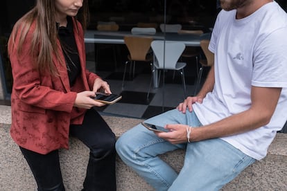 Un 90,4% de los usuarios españoles acceden a internet a través del móvil.