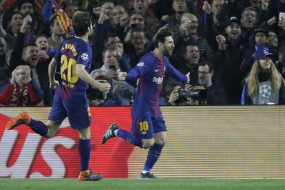 Lionel Messi celebra con Sergio Roberto el primer gol del Barcelona.