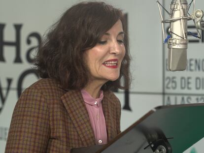 La escritora Elvira Lindo, responsable de la adaptación de 'Hansel y Gretel' y voz de la oveja negra en el Cuento de Navidad de la Cadena SER.