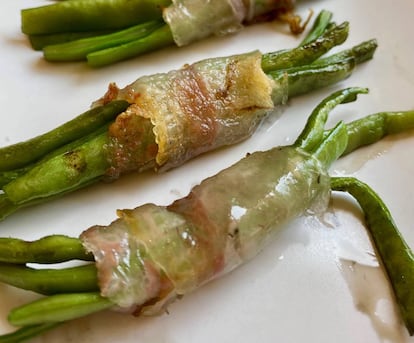 Judías verdes con papada de pío negro a la plancha. J. C. CAPEL