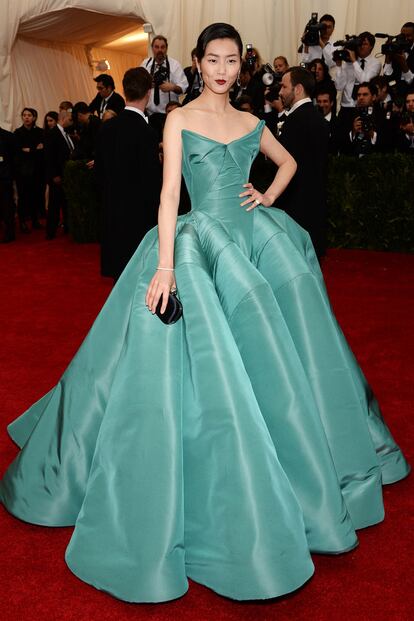 La modelo Liu Wen, que recientemente fue portada de S Moda, maravillosa con este Zac Posen verde.