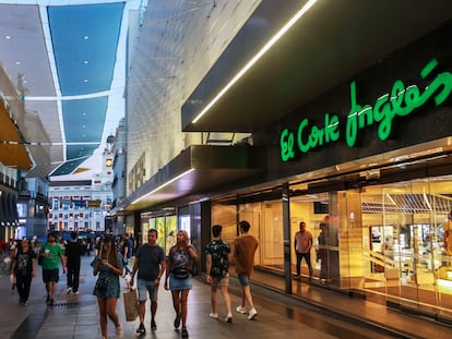 Establecimiento de El Corte Inglés en la calle Preciados, en Madrid.