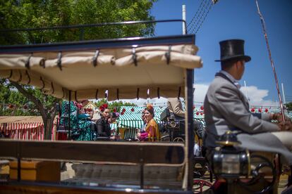 Caballos, jinetes, amazonas y coches de caballos se convierten en verdaderos protagonistas de la Feria.