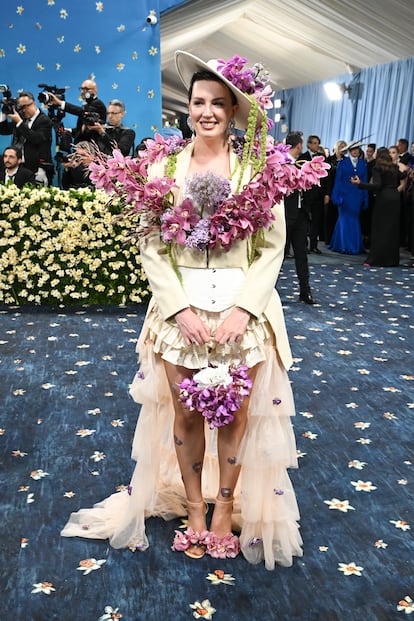 La diseñadora londinense Jessica Kayll apostó por las flores.