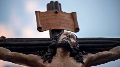 Imagem de Cristo em uma procissão na Espanha