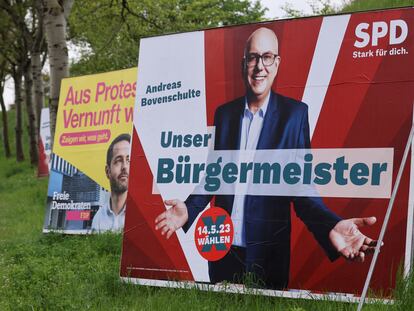 Un póster de campaña del socialdemócrata Andreas Bovenschulte, que este domingo ha ganado las elecciones en el Estado de Bremen, en Alemania.