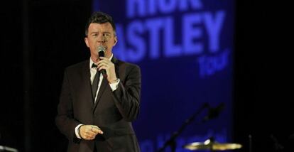 Rick Astley durante el concierto en Oviedo en el que inició su gira española.