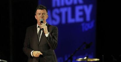  Rick Astley durante el concierto en Oviedo en el que inici&oacute; su gira espa&ntilde;ola.